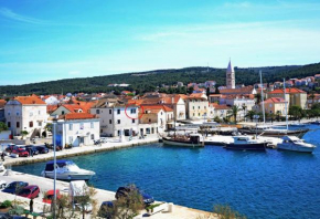 A2 - cozy apartment best location in Supetar